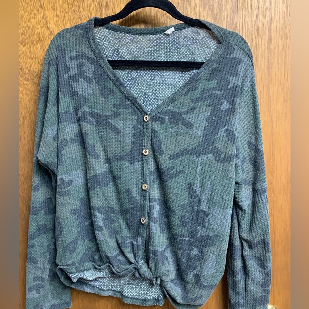 Camo print too size med